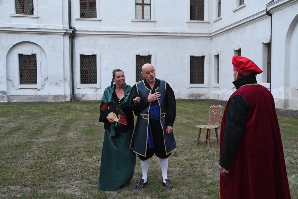 ve dnech 3. 4. 10. a 11. července se opět někteří Divoši zúčastnili hraných prohlídek v Kladrubském klášteře