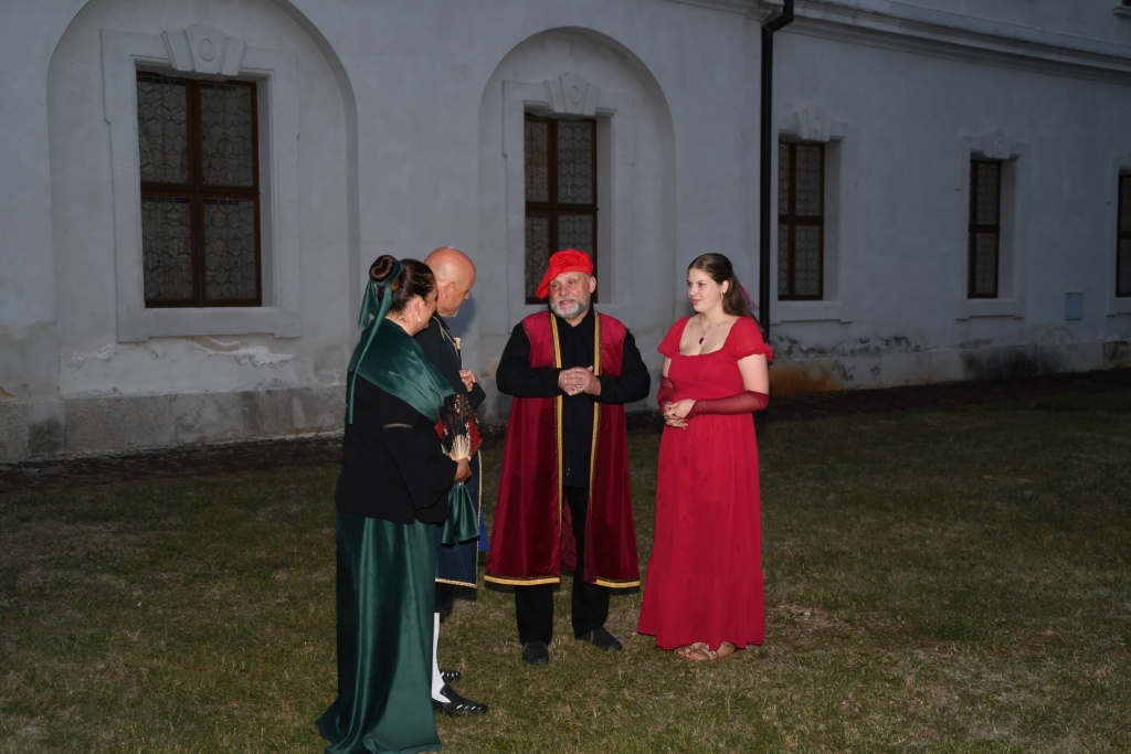 ve dnech 3. 4. 10. a 11. července se opět někteří Divoši zúčastnili hraných prohlídek v Kladrubském klášteře