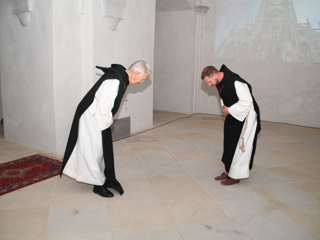 ve dnech 3. 4. 10. a 11. července se opět někteří Divoši zúčastnili hraných prohlídek v Kladrubském klášteře