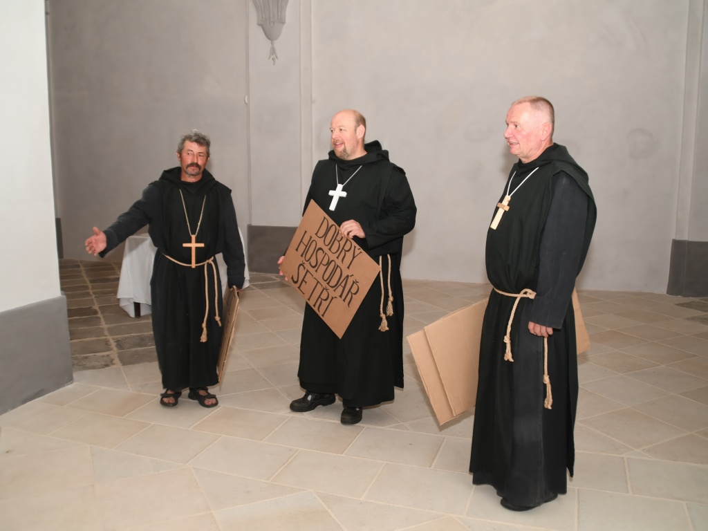 ve dnech 3. 4. 10. a 11. července se opět někteří Divoši zúčastnili hraných prohlídek v Kladrubském klášteře