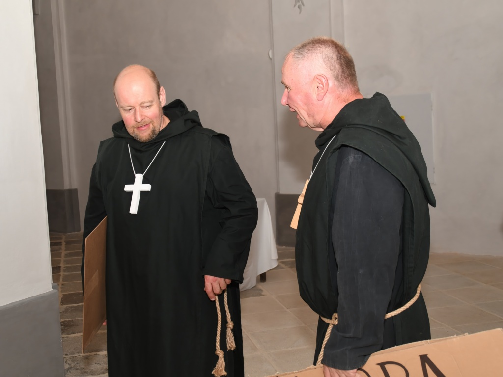 ve dnech 3. 4. 10. a 11. července se opět někteří Divoši zúčastnili hraných prohlídek v Kladrubském klášteře