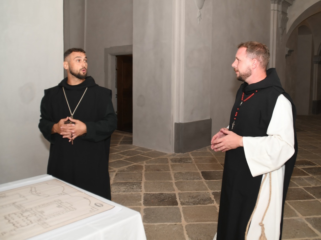 ve dnech 3. 4. 10. a 11. července se opět někteří Divoši zúčastnili hraných prohlídek v Kladrubském klášteře