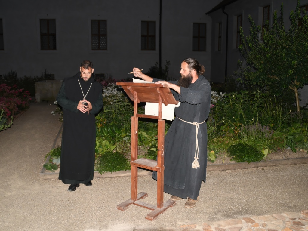 ve dnech 3. 4. 10. a 11. července se opět někteří Divoši zúčastnili hraných prohlídek v Kladrubském klášteře